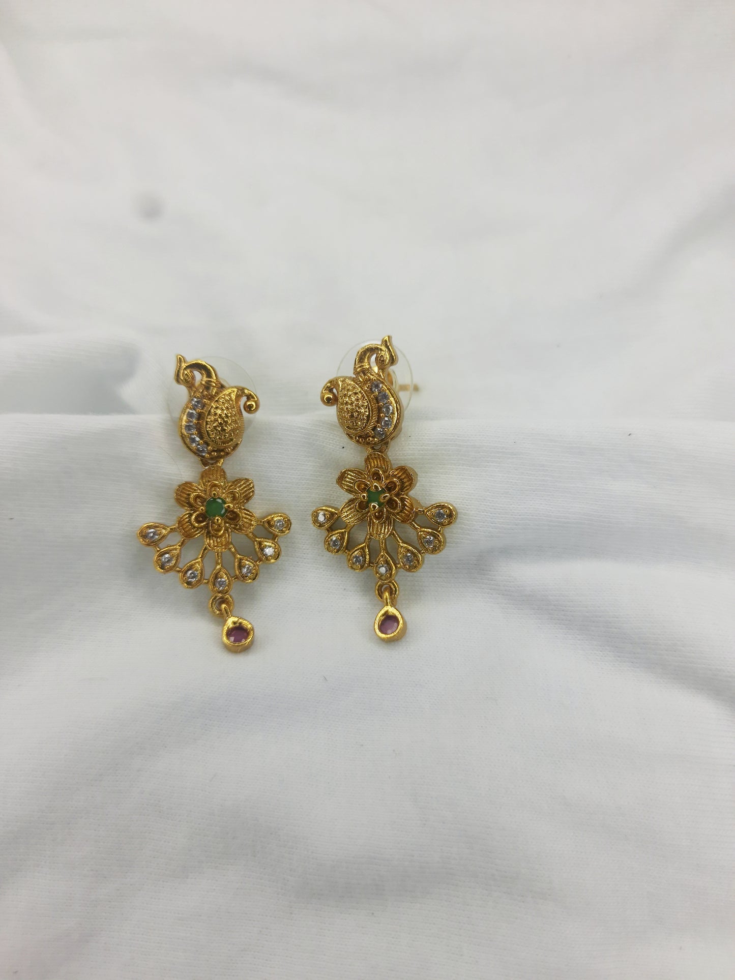 Short Necklace with Ear Set