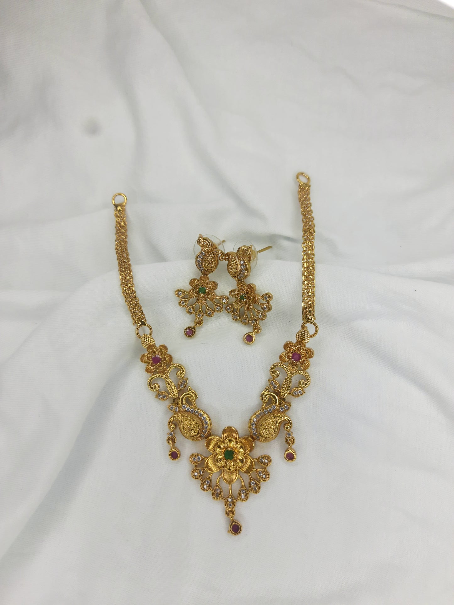 Short Necklace with Ear Set